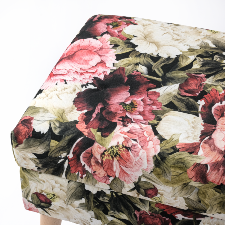 Trunk with floral design, a stylish and practical piece of furniture
