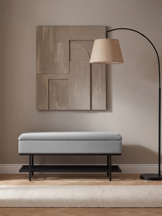 Grauer Schuhkarton mit Regal