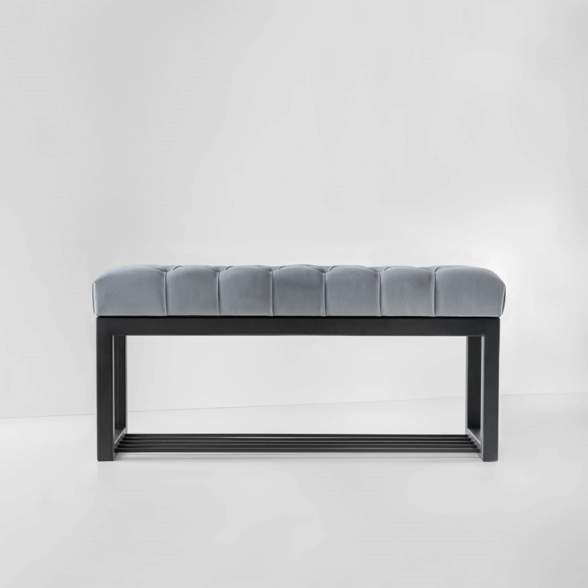 Quilted bench in grey with metal shoe shelf